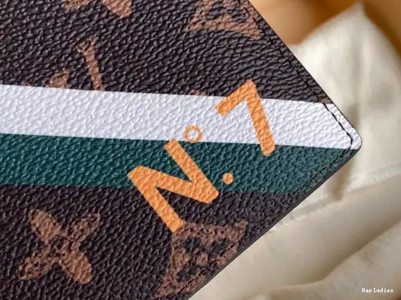 Cheap MULTIPLE LOUIS VUITTON WALLET 0513